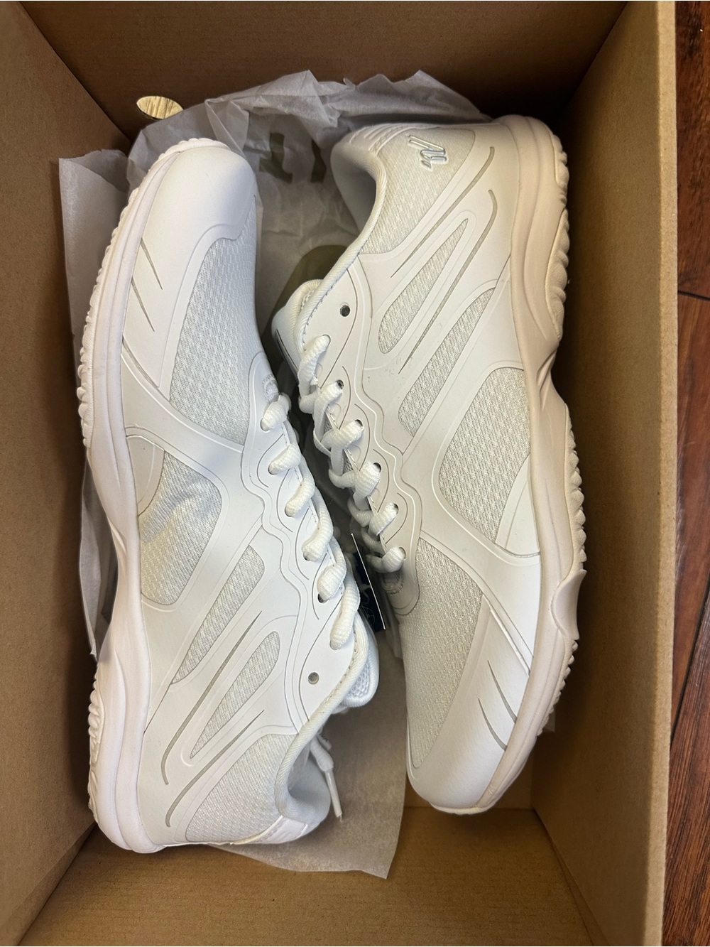 Varsity Rise white Women’s Cheer shoes New in Box size 10